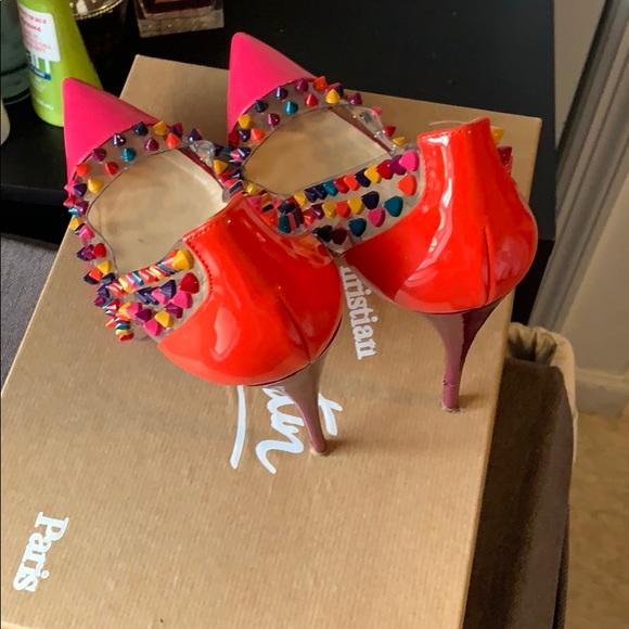 Christian Louboutin - Picture 3 of 8